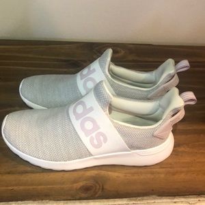Adidas size 7 women’s cloud foam comfort